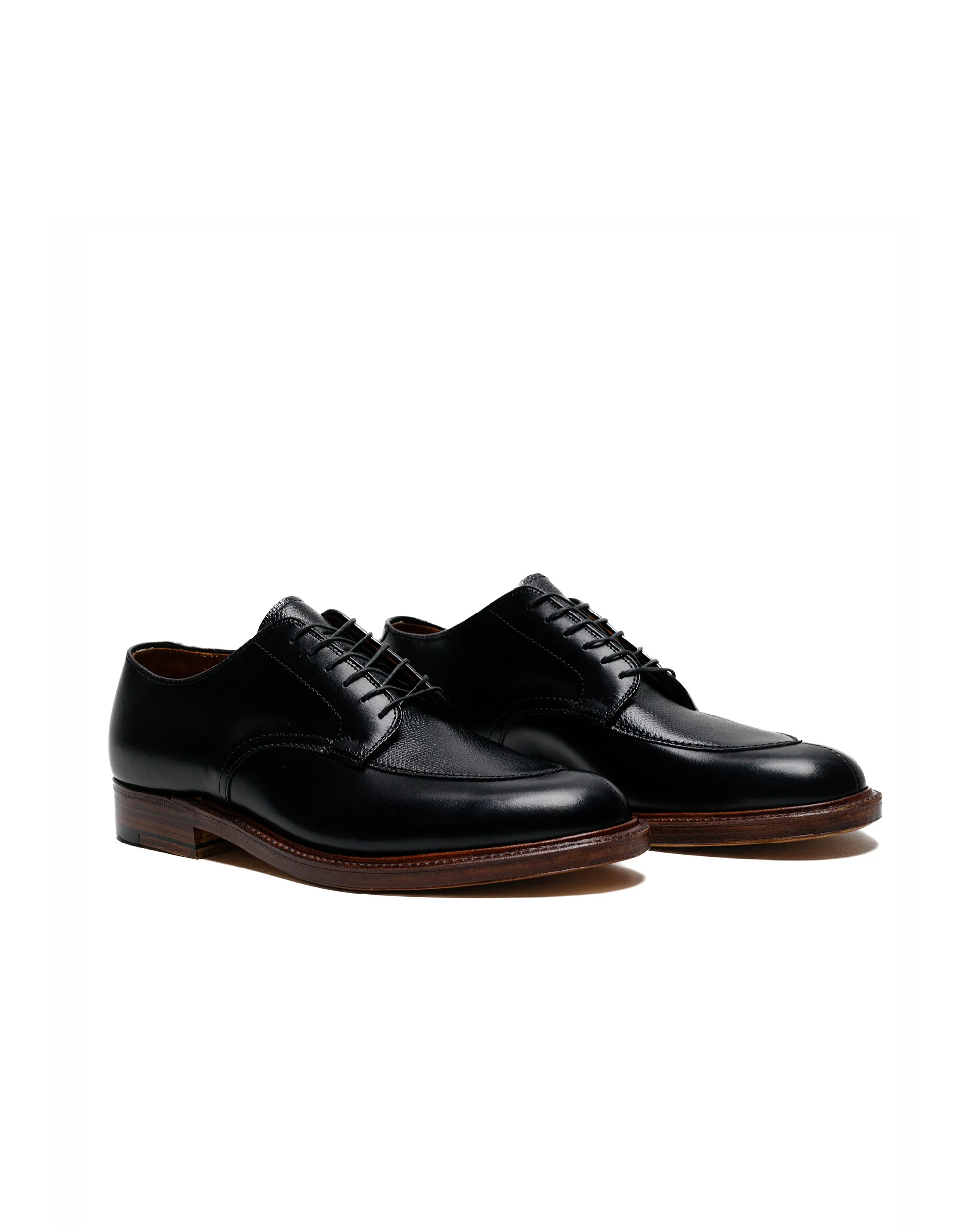 Alden V Tip Blucher Black Calfskin/Black Regina Grain G2603 - Image 2
