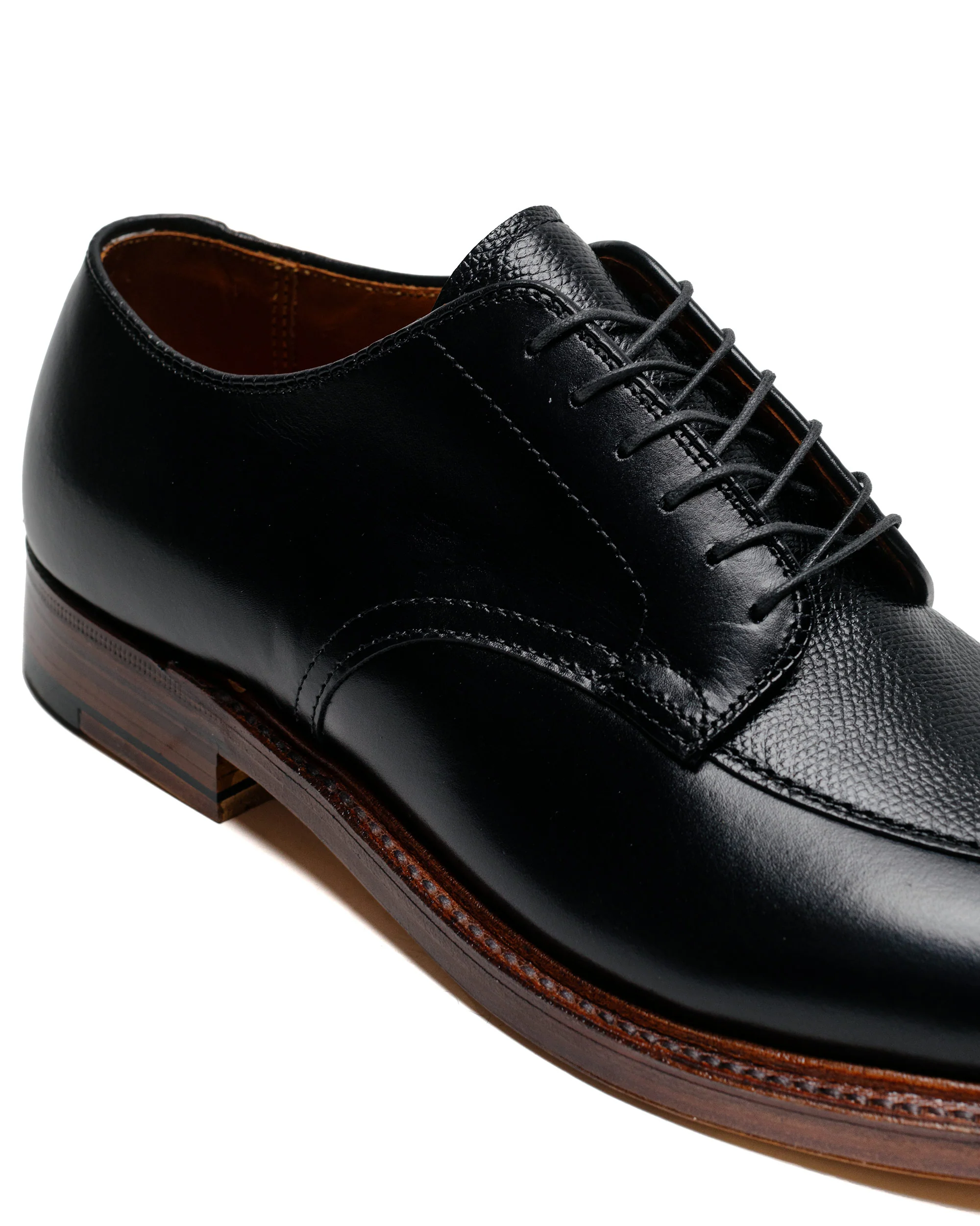 Alden V Tip Blucher Black Calfskin/Black Regina Grain G2603 - Image 3