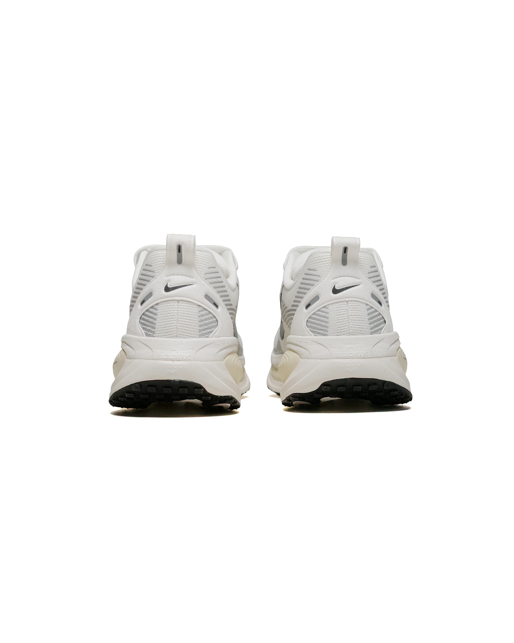 Nike Vomero 18 Summit White/Coconut Milk - Image 4