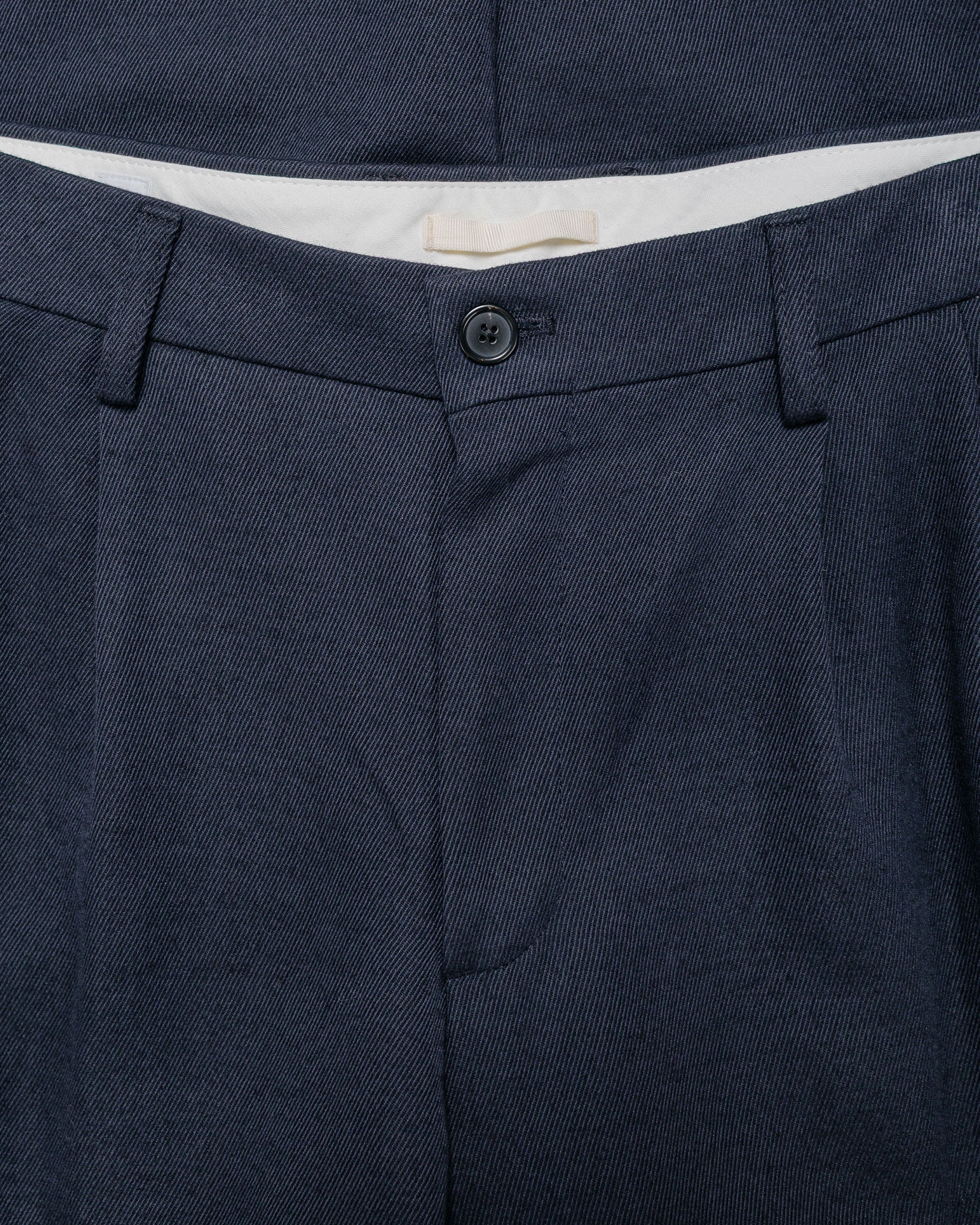 Norse Projects Benn Relaxed Cavalry Cotton Wool Pleated Trouser Dark Navy - Image 5